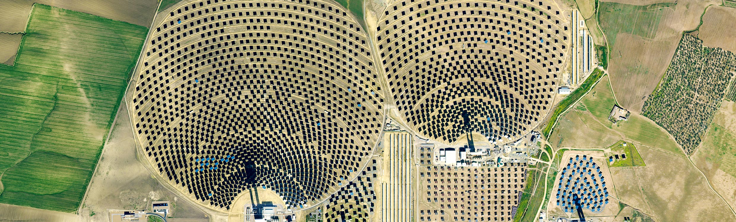 Planta_Solar_10_Seville_Spain_2480x750